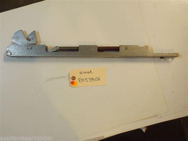 WHIRLPOOL STOVE 8053807 Hinge, Door used WHIRLPOOL STOVE 8053807 Hinge, Door used